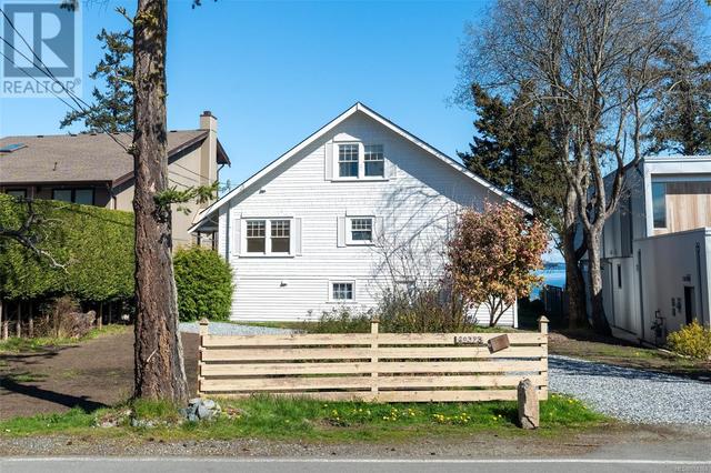 10393 Allbay Rd, House detached with 4 bedrooms, 2 bathrooms and 2 parking in Sidney BC | Image 8