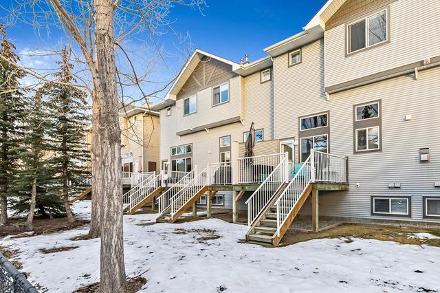 12 Crystal Shores Cove, Home with 2 bedrooms, 2 bathrooms and 2 parking in Calgary AB | Image 26