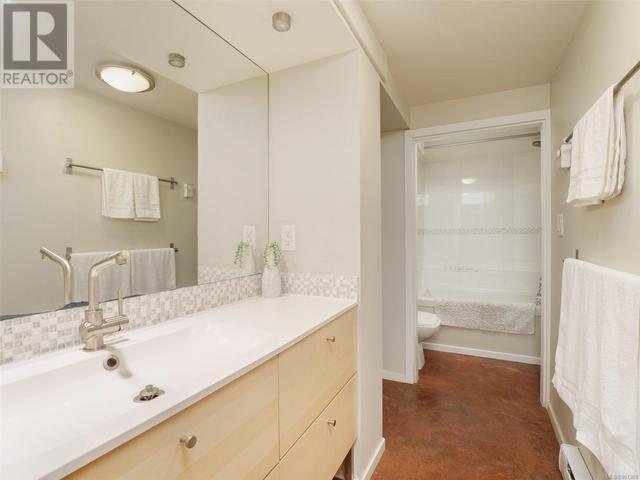 Bathroom in lower level suite one | Image 40