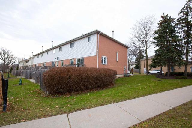 40 Farnham Dr, Townhouse with 3 bedrooms, 4 bathrooms and 2 parking in Brampton ON | Image 15