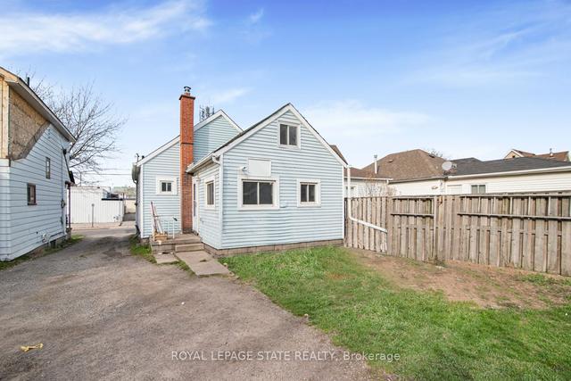 8 Merchison Ave, House detached with 2 bedrooms, 1 bathrooms and 1 parking in Hamilton ON | Image 27