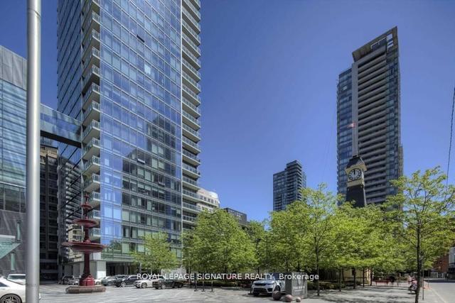 502 - 55 Scollard St, Condo with 1 bedrooms, 1 bathrooms and 0 parking in Toronto ON | Image 2