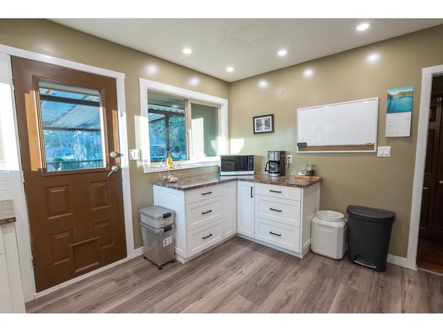 34235 Larch Street, House detached with 4 bedrooms, 3 bathrooms and 6 parking in Abbotsford BC | Image 10