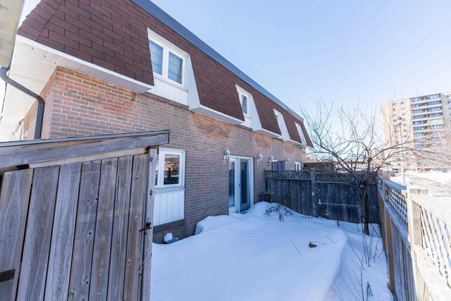 29 Town House Cres N, Townhouse with 3 bedrooms, 2 bathrooms and 1 parking in Brampton ON | Image 21