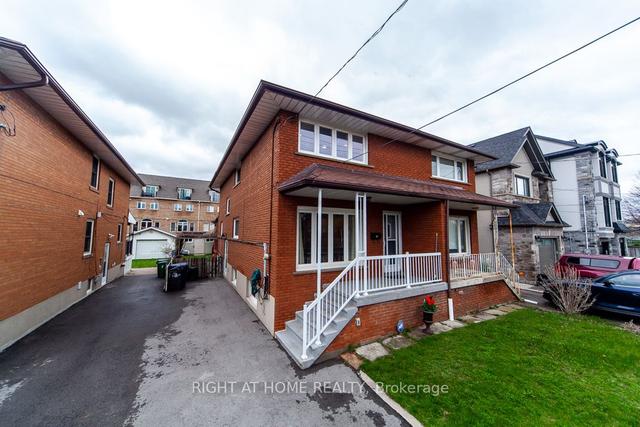 25 Alan Ave, House semidetached with 3 bedrooms, 2 bathrooms and 3 parking in Toronto ON | Image 1