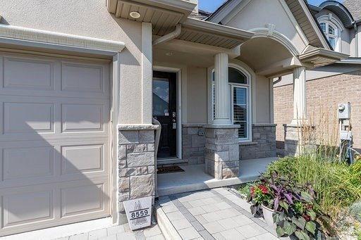 8559 Jennifer Cres, House detached with 2 bedrooms, 3 bathrooms and 2 parking in Niagara Falls ON | Image 2