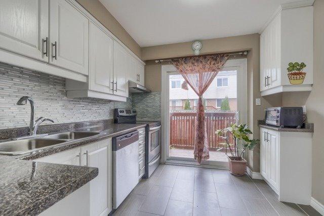 11 - 3525 Brandon Gate Dr, Townhouse with 3 bedrooms, 2 bathrooms and 1 parking in Mississauga ON | Image 11