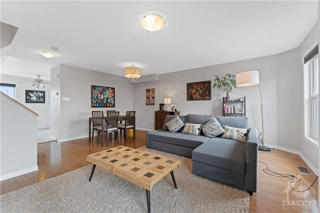 187 Arcola Private, Townhouse with 3 bedrooms, 2 bathrooms and 3 parking in Ottawa ON | Image 17