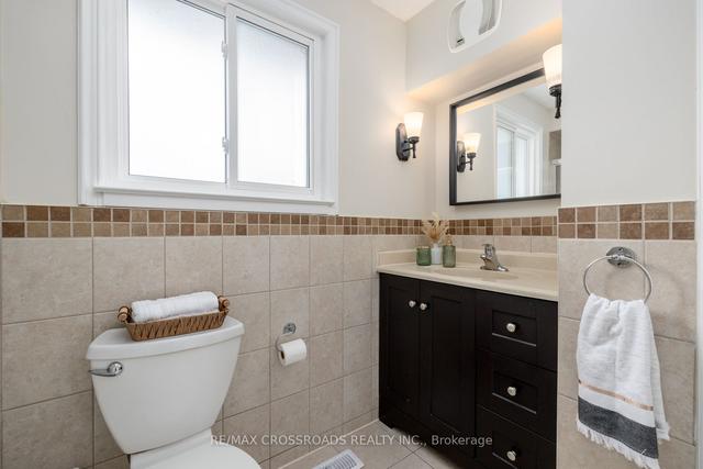 114 Fenside Dr, House semidetached with 4 bedrooms, 2 bathrooms and 3 parking in Toronto ON | Image 11