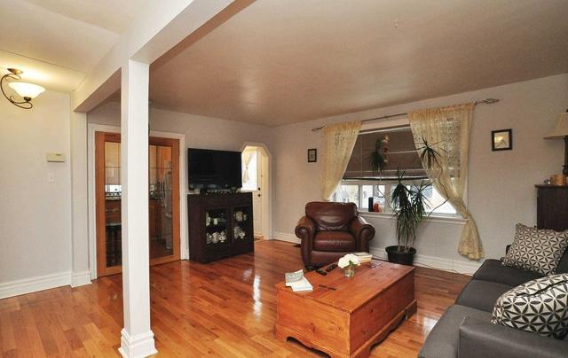 25 Neilson Ave, House detached with 2 bedrooms, 2 bathrooms and 3 parking in Toronto ON | Image 10