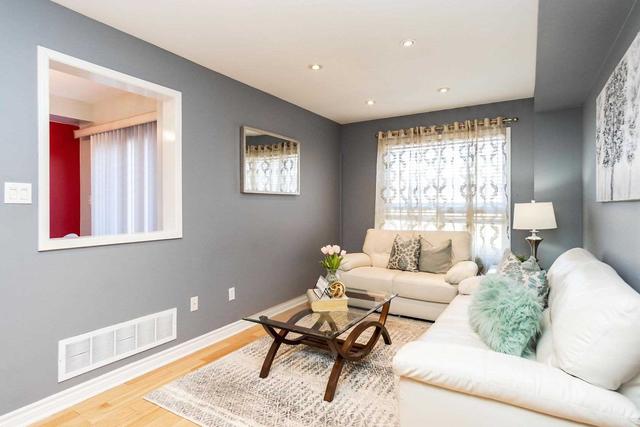 28 Secord Cres, House semidetached with 3 bedrooms, 3 bathrooms and 4 parking in Brampton ON | Image 6