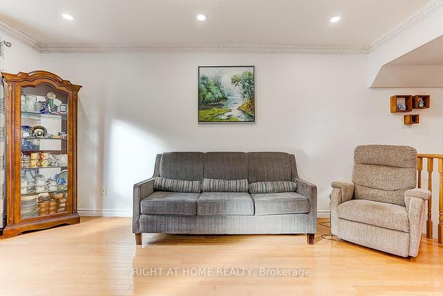 16 Pat Brooks Terr, Townhouse with 3 bedrooms, 4 bathrooms and 2 parking in Toronto ON | Image 2