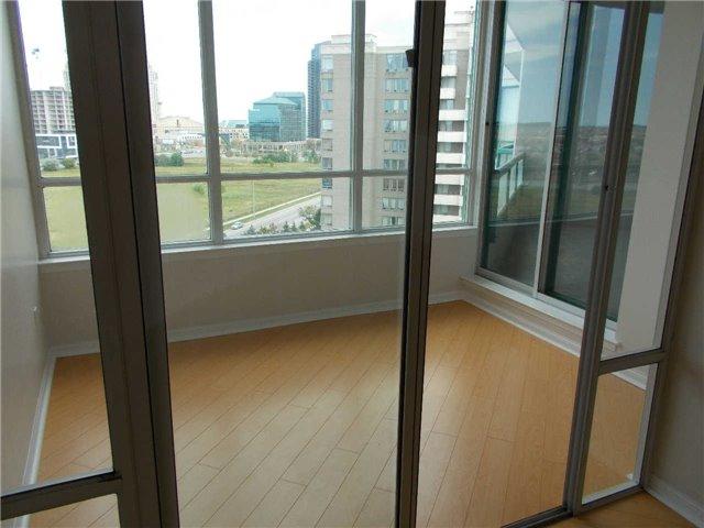 1001 - 550 Webb Dr, Condo with 2 bedrooms, 1 bathrooms and 1 parking in Mississauga ON | Image 6