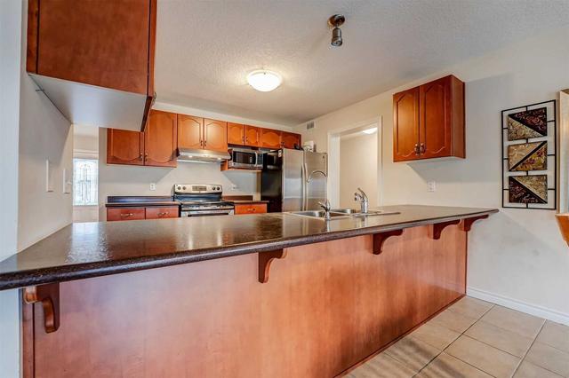 75 Mussen St, House attached with 3 bedrooms, 3 bathrooms and 2 parking in Guelph ON | Image 2