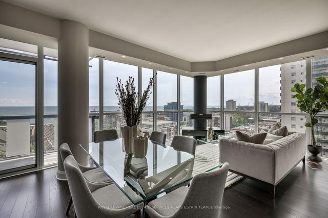 1002 - 1 Hurontario St, Condo with 2 bedrooms, 2 bathrooms and 1 parking in Mississauga ON | Image 2