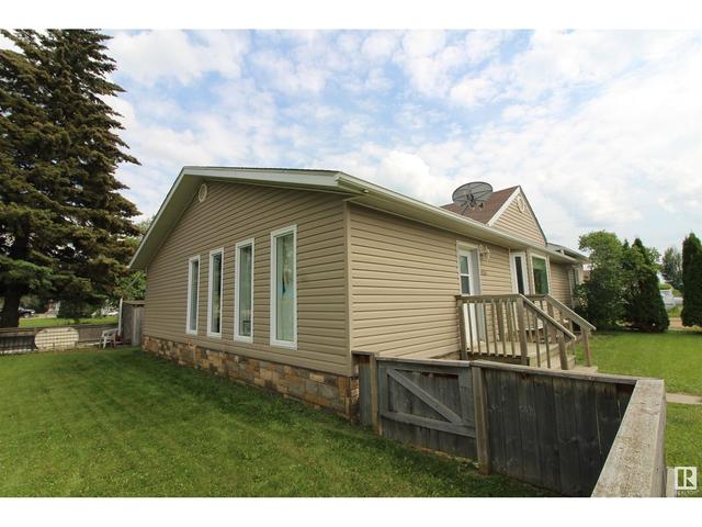9703 100 St, House detached with 2 bedrooms, 1 bathrooms and null parking in Westlock AB | Image 5