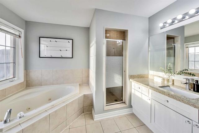 2 Crew Cres, House detached with 4 bedrooms, 4 bathrooms and 8 parking in Vaughan ON | Image 11