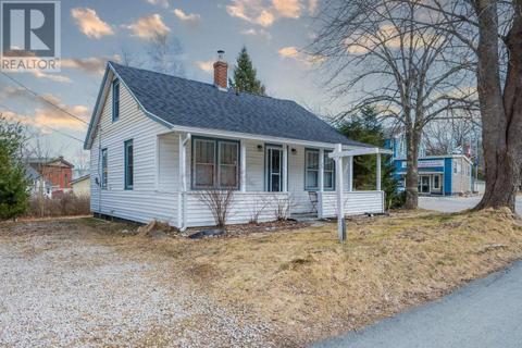 9 Pond Street, House detached with 2 bedrooms, 1 bathrooms and null parking in Mahone Bay NS | Card Image