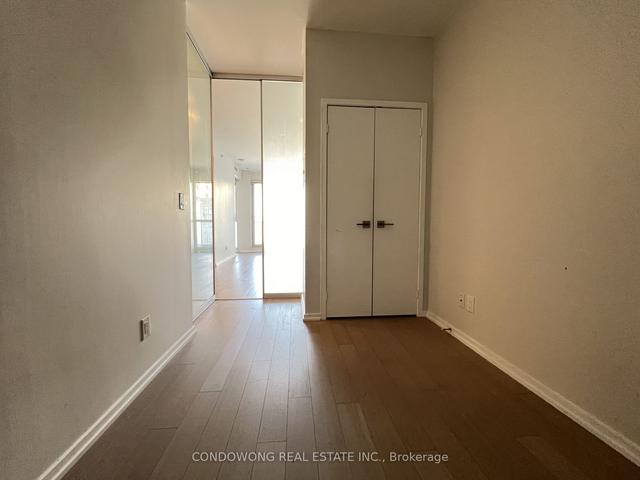 2401 - 70 Temperance St, Condo with 2 bedrooms, 2 bathrooms and 0 parking in Toronto ON | Image 2