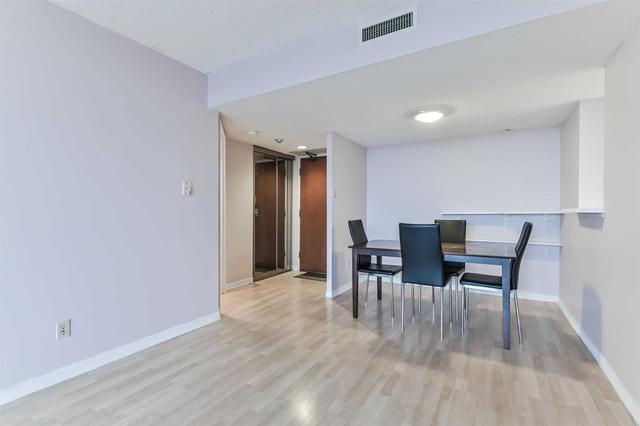 1005 - 150 Alton Towers Circ, Condo with 2 bedrooms, 2 bathrooms and 1 parking in Toronto ON | Image 2
