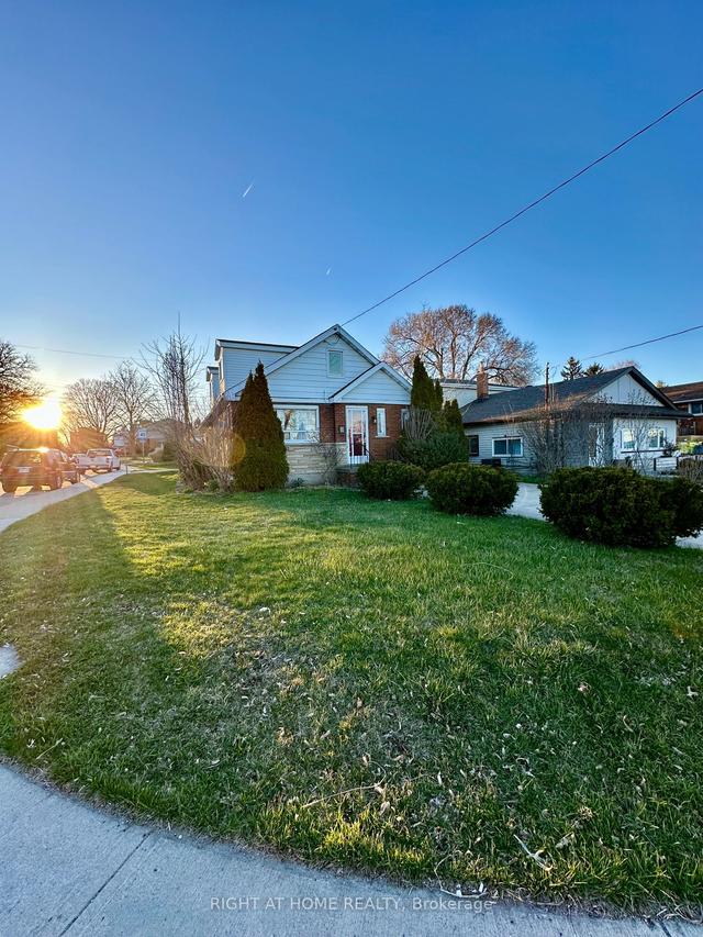 708 West 5th St, House detached with 3 bedrooms, 2 bathrooms and 4 parking in Hamilton ON | Image 12