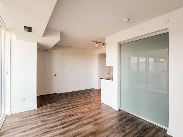 1201 - 160 Flemington Rd, Condo with 2 bedrooms, 1 bathrooms and 1 parking in Toronto ON | Image 4