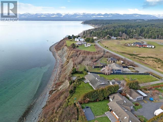 1027 Kye Bay Rd, House detached with 5 bedrooms, 5 bathrooms and 4 parking in Comox BC | Image 10