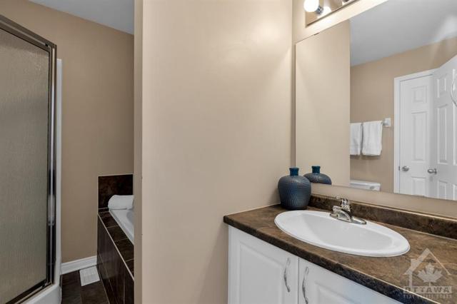 413 Dusk Private, Townhouse with 3 bedrooms, 2 bathrooms and 3 parking in Ottawa ON | Image 11
