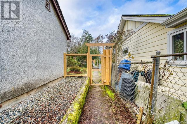809 Intervale Ave, House detached with 1 bedrooms, 1 bathrooms and 2 parking in Esquimalt BC | Image 24