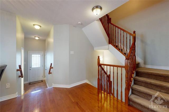 628 Glastonbury Walk, Townhouse with 4 bedrooms, 3 bathrooms and 3 parking in Ottawa ON | Image 3