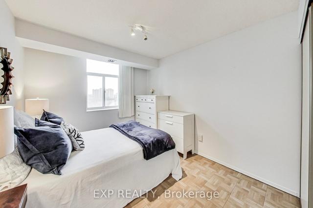 810 - 3559 Eglinton Ave W, Condo with 2 bedrooms, 1 bathrooms and 1 parking in Toronto ON | Image 13