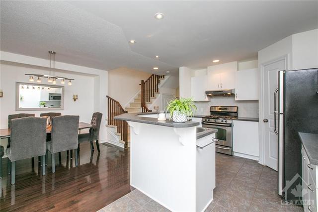 241 Tandalee Crescent, Townhouse with 2 bedrooms, 2 bathrooms and 3 parking in Ottawa ON | Image 14