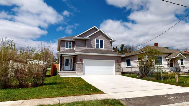 103 Metcalfe St, House detached with 4 bedrooms, 4 bathrooms and 4 parking in Ingersoll ON | Image 1