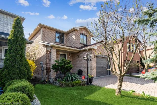 622 Pilcom Court, House detached with 4 bedrooms, 2 bathrooms and 5 parking in Mississauga ON | Image 3