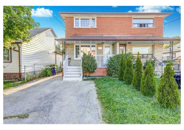 140 Magnolia Ave, House semidetached with 3 bedrooms, 3 bathrooms and 4 parking in Toronto ON | Image 1