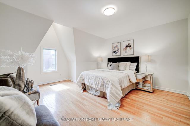 32c Oxford St, House attached with 3 bedrooms, 4 bathrooms and 2 parking in Toronto ON | Image 20