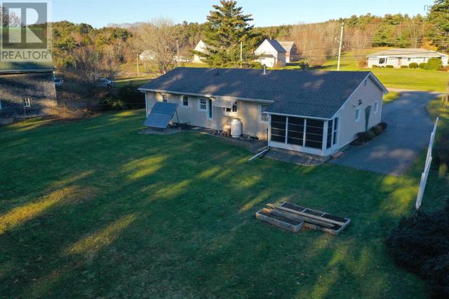 13759 Highway 3, House detached with 3 bedrooms, 1 bathrooms and null parking in Lunenburg MD NS | Image 4