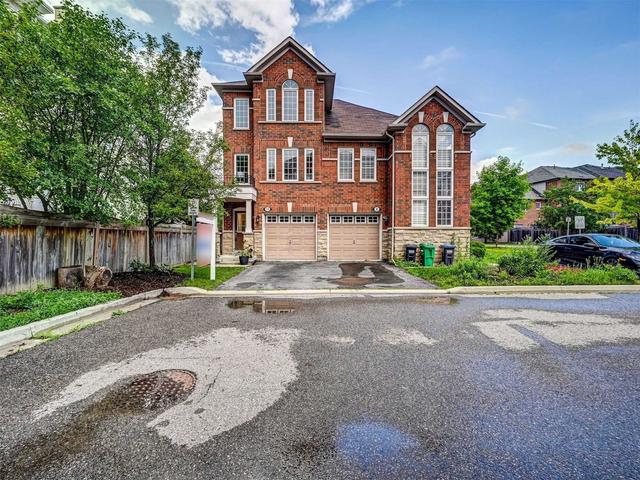 11 Sand Wedge Lane, House attached with 3 bedrooms, 2 bathrooms and 2 parking in Brampton ON | Image 1