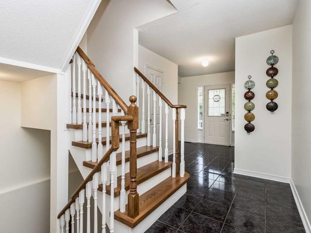 383 Hobbs Cres, House attached with 3 bedrooms, 3 bathrooms and 2 parking in Milton ON | Image 5