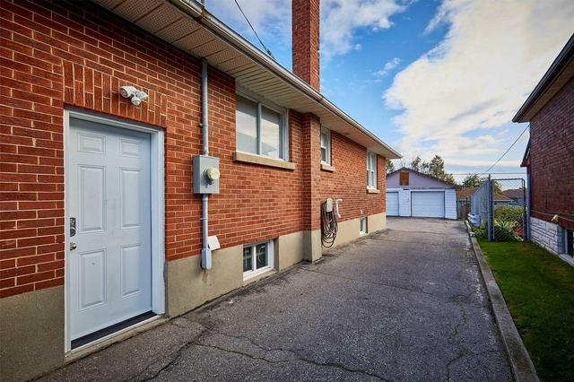 863 Ritson Rd S, House detached with 3 bedrooms, 2 bathrooms and 5 parking in Oshawa ON | Image 12