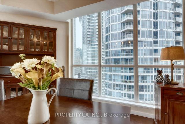 1602 - 218 Queens Quay Way, Condo with 2 bedrooms, 2 bathrooms and 1 parking in Toronto ON | Image 7