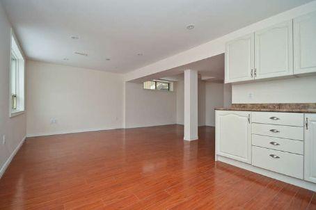 8 Tuna Crt, House semidetached with 3 bedrooms, 2 bathrooms and 3 parking in Toronto ON | Image 7