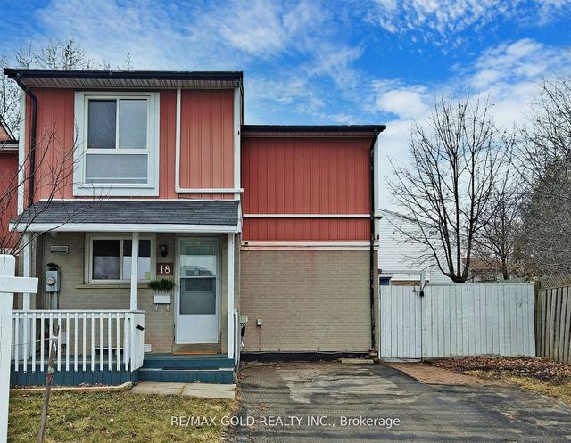 18 Gold Finch Crt, House attached with 3 bedrooms, 2 bathrooms and 4 parking in Brampton ON | Image 1