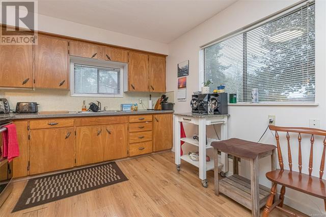 5580 Island Hwy W, House detached with 2 bedrooms, 1 bathrooms and 4 parking in Nanaimo H BC | Image 11
