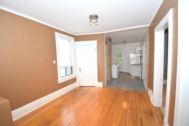 Upper - 200 Ashdale Ave, House detached with 2 bedrooms, 1 bathrooms and null parking in Toronto ON | Image 4