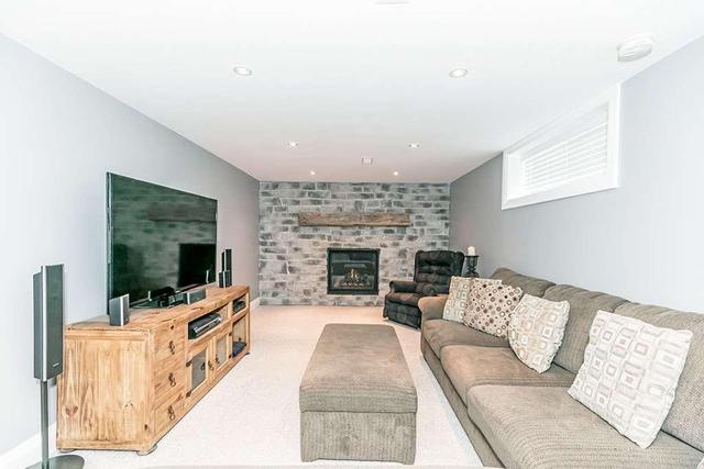 88 Rose St, House detached with 3 bedrooms, 2 bathrooms and 3 parking in Barrie ON | Image 11