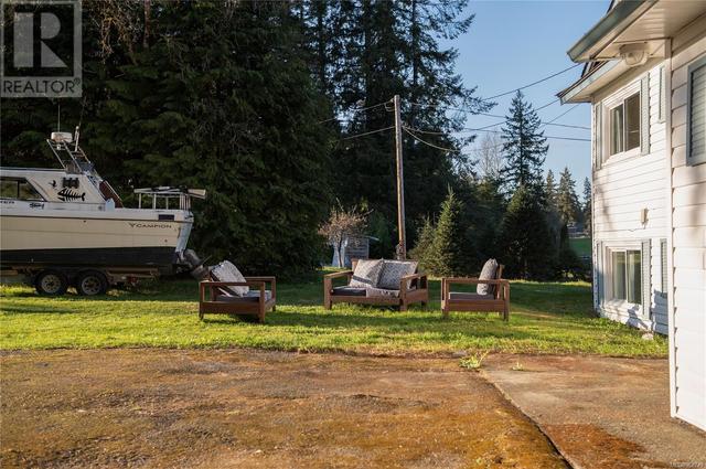 7997 Island Hwy N, House detached with 4 bedrooms, 3 bathrooms and 5 parking in Comox Valley C (Puntledge   Black Creek) BC | Image 34