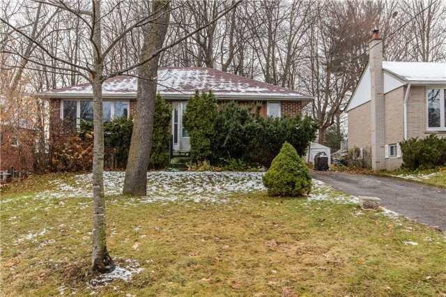 8 Vine St, House detached with 3 bedrooms, 1 bathrooms and 2 parking in Barrie ON | Image 1