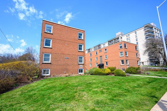 25 - 1347 Lakeshore Rd, Condo with 2 bedrooms, 1 bathrooms and 1 parking in Burlington ON | Image 1