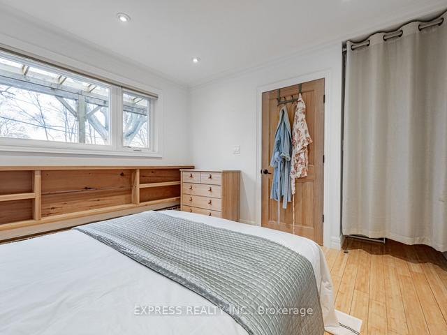 68 Shrewsbury Sq, House detached with 4 bedrooms, 2 bathrooms and 5 parking in Toronto ON | Image 13